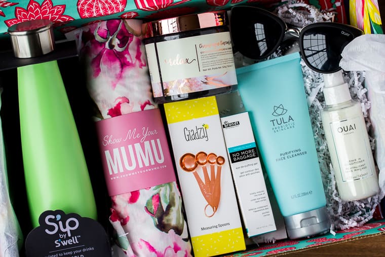 All of the  FabFitFun Spring 2019 Box contents inside the box