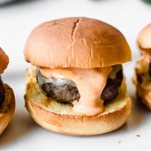 https://deliciouslittlebites.com/wp-content/uploads/2020/10/Spicy-Beef-Sliders-Recipe-Image-1-3-500x500.jpg