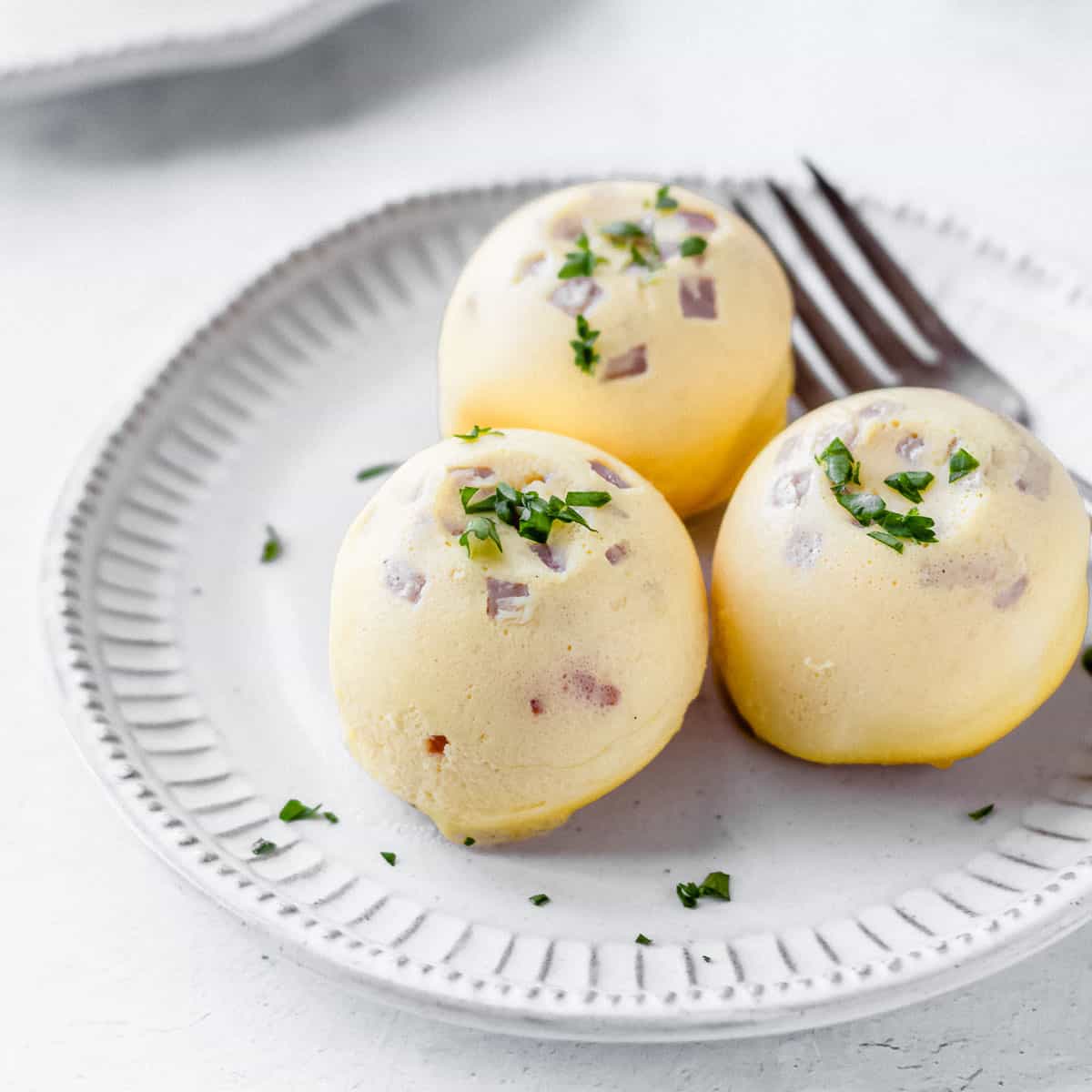 https://deliciouslittlebites.com/wp-content/uploads/2020/12/Instant-Pot-Egg-Bites-with-Ham-Recipe-Image-1-3.jpg