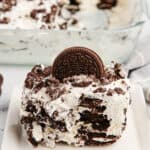 A serving of Oreo icebox cake with text overlay.