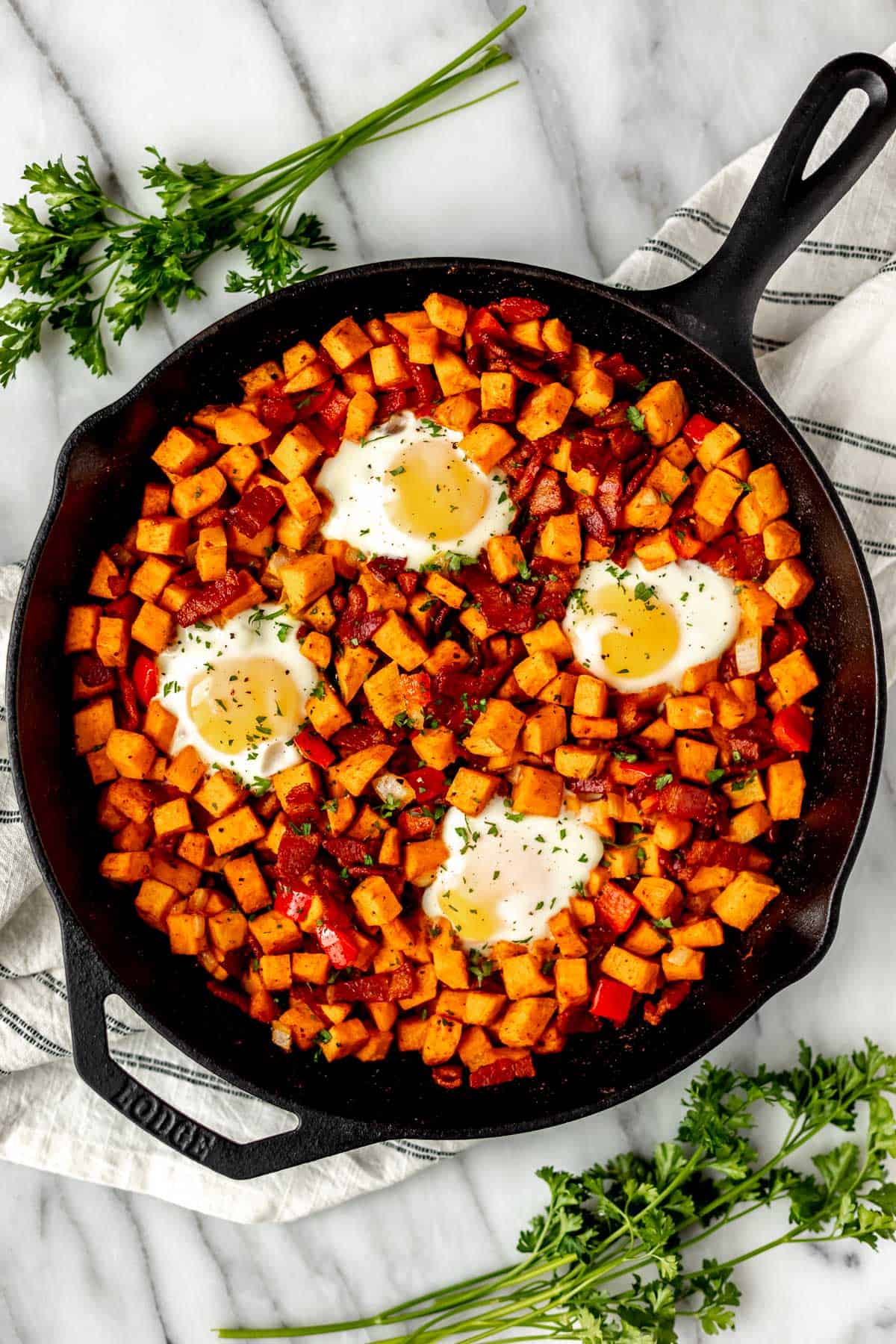 Easy Cast-Iron Breakfast Skillet Recipe with Bacon - Grits and